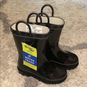 Boys size 8 black rain boots. New.